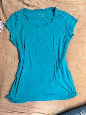 No Boundaries Women's Short Sleeve Crewneck Tee in Teal Blue